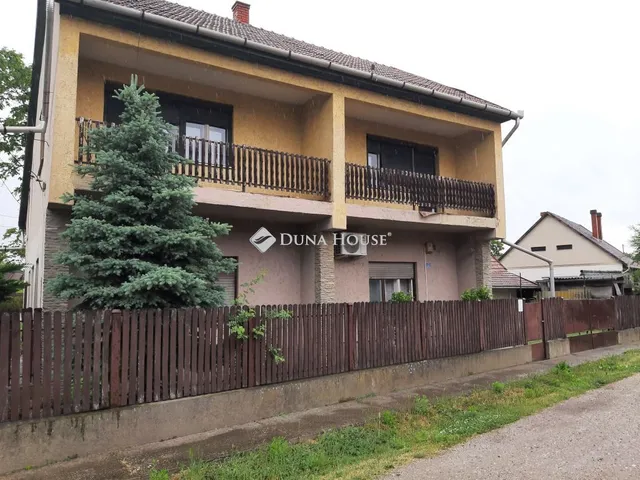 Eladó ház Jászapáti 200 nm