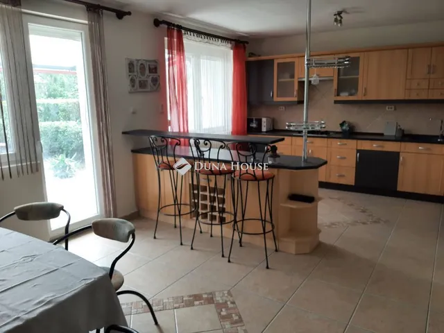 Eladó ház Gyöngyössolymos 150 nm