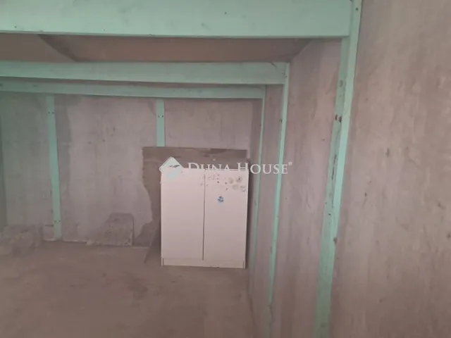 Eladó garázs Jászberény 16 nm