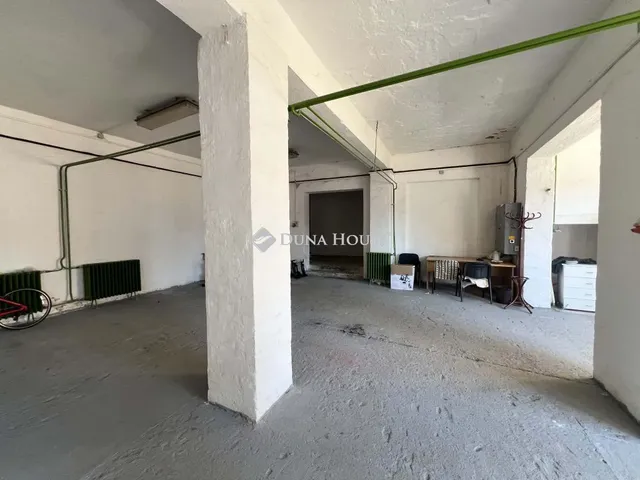 Kiadó kereskedelmi és ipari ingatlan Jászberény 170 nm