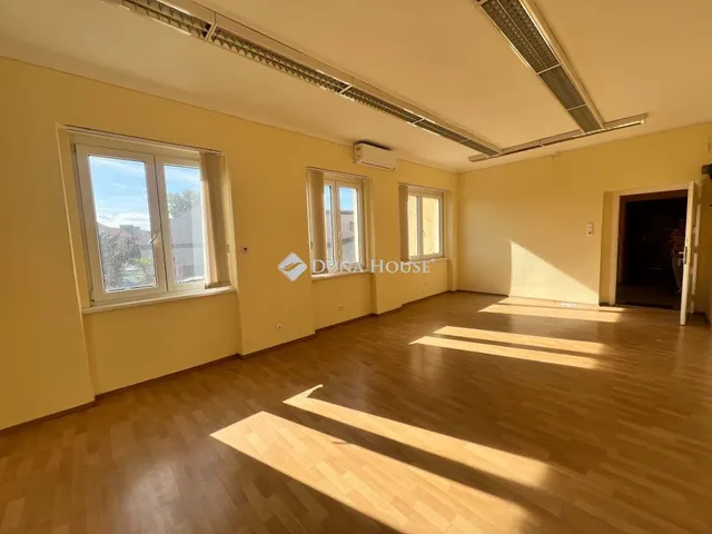 Kiadó kereskedelmi és ipari ingatlan Jászberény 30 nm