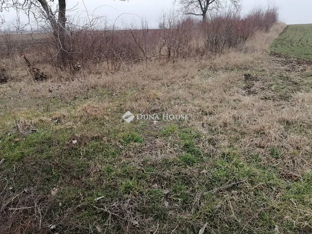 Eladó telek Bicske 888 nm