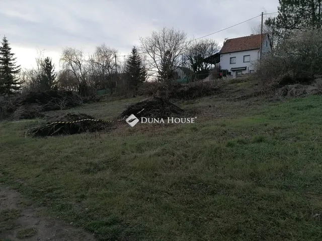 Eladó telek Mány 800 nm