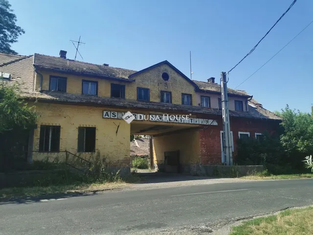 Eladó kereskedelmi és ipari ingatlan Ászár 89532 nm