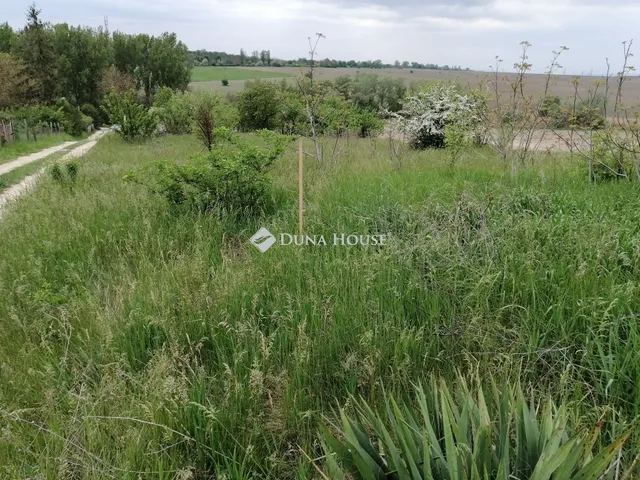 Eladó telek Baracska, Széchenyi István utca 1200 nm