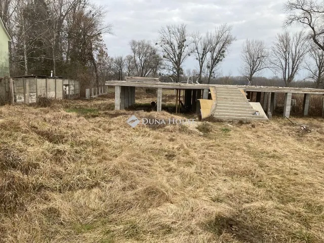 Eladó telek Neszmély, Vizimolnár utca 1989 nm