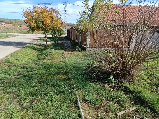 Eladó telek Gyúró, Báthori István utca 890 nm