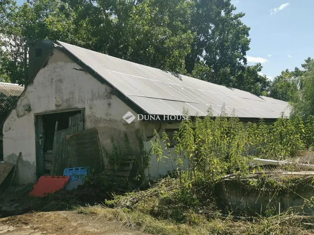 Eladó mezőgazdasági ingatlan Bakonyszombathely, Baross Gábor utca 1200 nm