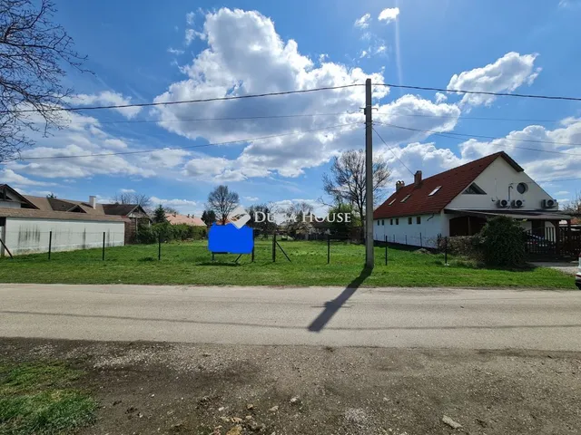 Eladó telek Velence, Liget utca 800 nm