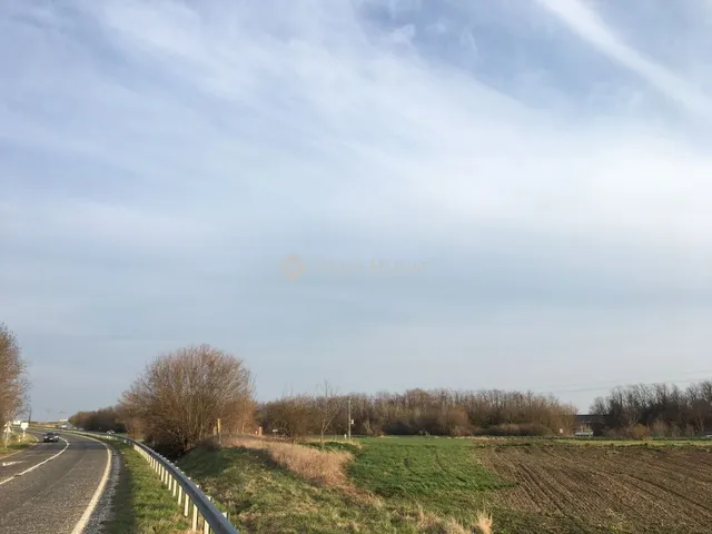 Eladó kereskedelmi és ipari ingatlan Bicske, Kanizsai utca 1255 nm