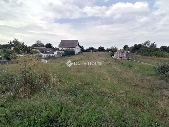 Eladó telek Bicske 3000 nm