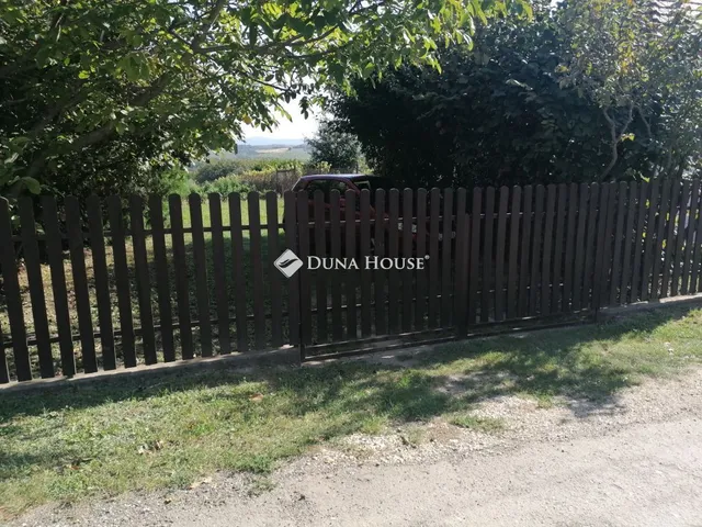 Eladó telek Mány 1355 nm