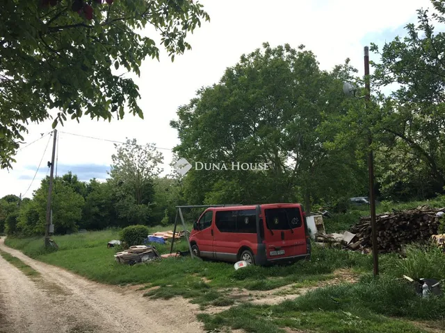 Eladó telek Mány 162 nm