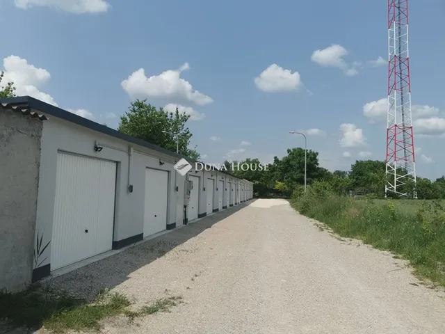 Eladó kereskedelmi és ipari ingatlan Almásfüzitő 25 nm