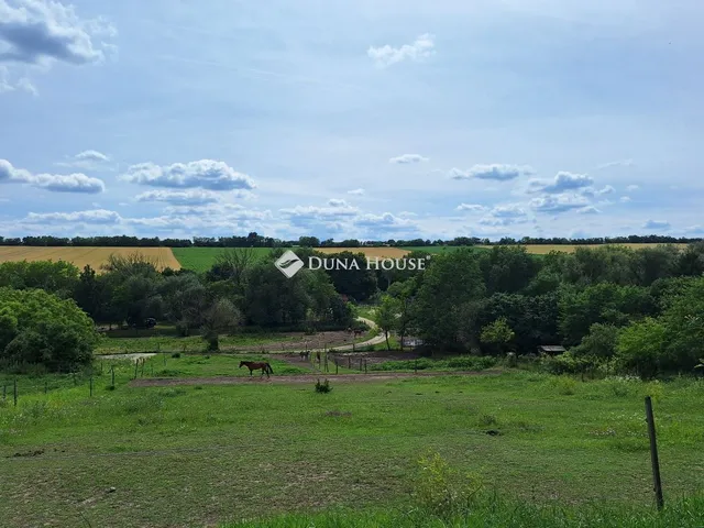 Eladó telek Mány 1118 nm