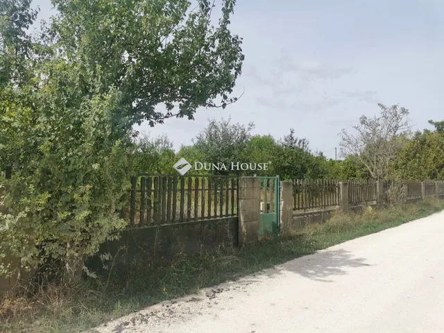 Eladó telek Tata 1665 nm