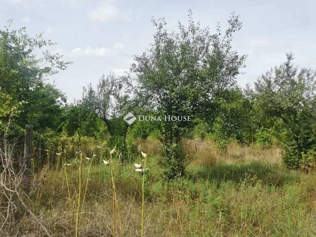 Eladó telek Tata 1665 nm