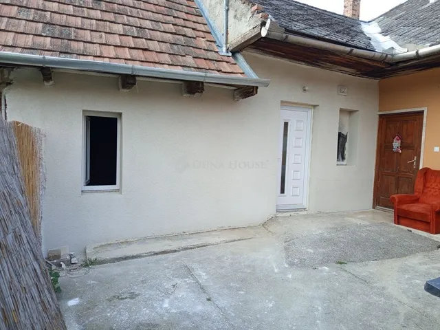 Eladó ház Tök 43 nm