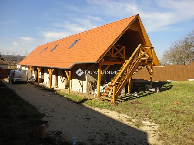 Eladó mezőgazdasági ingatlan Vál 120 nm