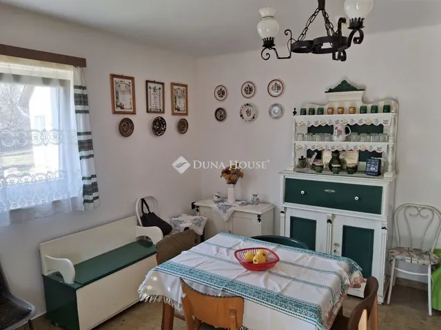 Eladó ház Mány 25 nm