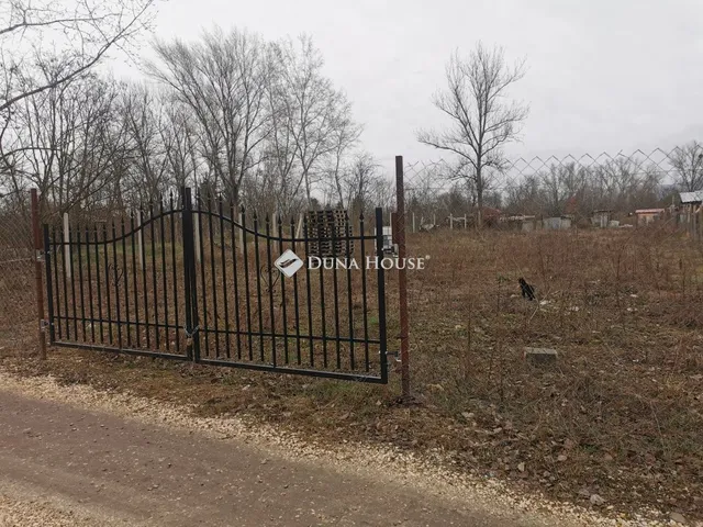 Eladó telek Tatabánya 720 nm