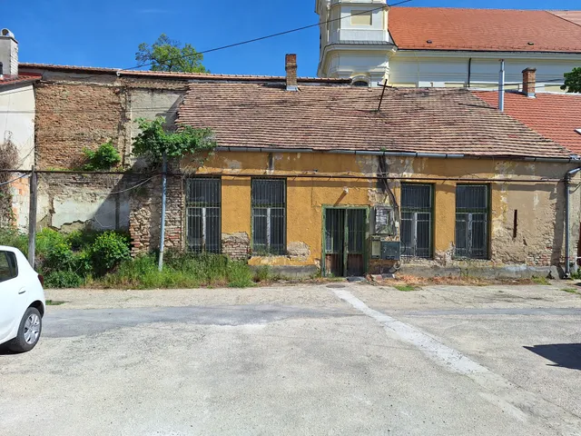 Eladó telek Tata 130 nm