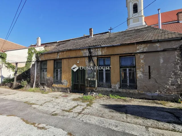 Eladó telek Tata 130 nm