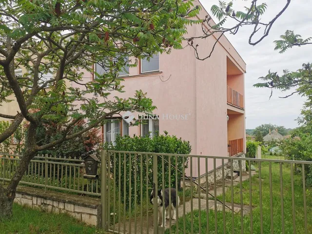 Eladó ház Dunaalmás 120 nm