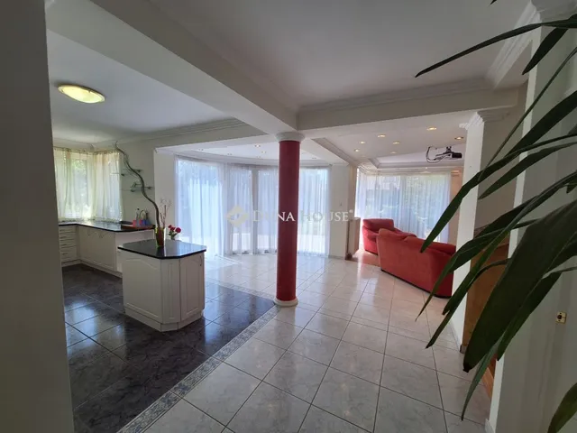 Kiadó ház Herceghalom 175 nm