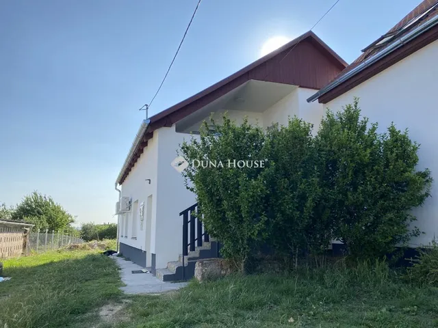 Kiadó ház Mány 82 nm