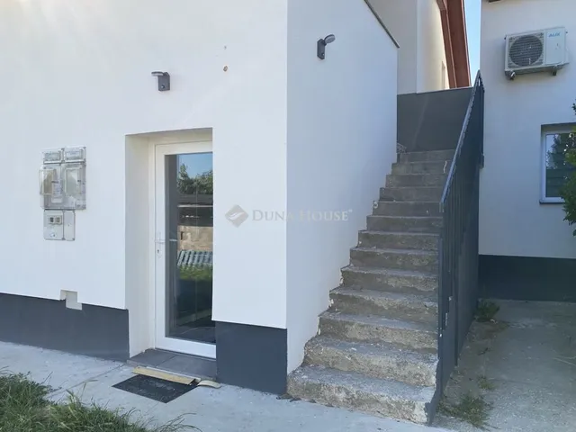 Kiadó ház Mány 82 nm