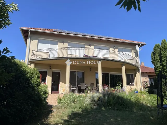 Eladó ház Felcsút 266 nm