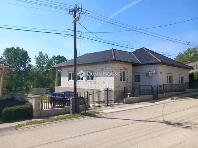 Eladó ház Mány 196 nm