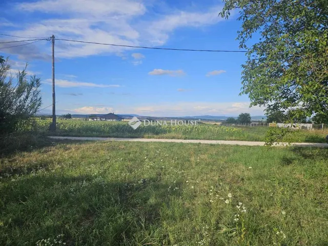 Eladó telek Bicske 2350 nm
