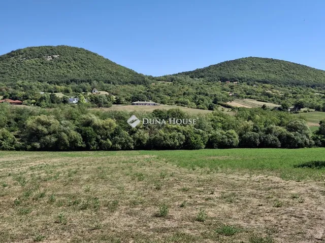 Eladó telek Bajna 851 nm