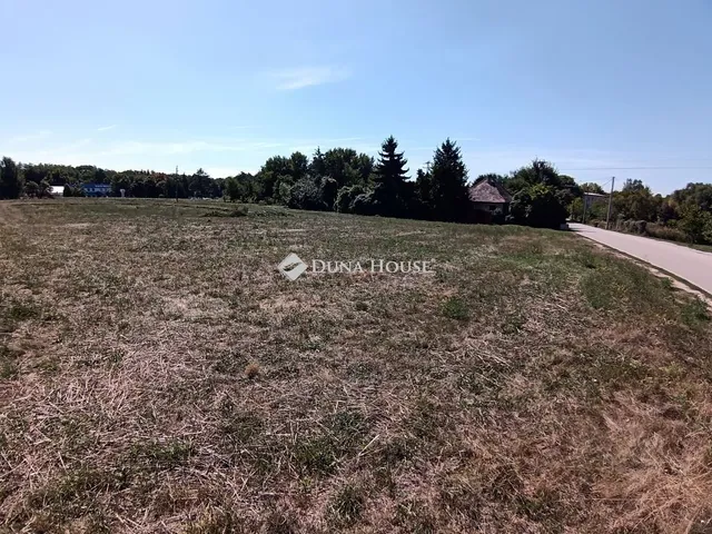 Eladó telek Bicske 4272 nm