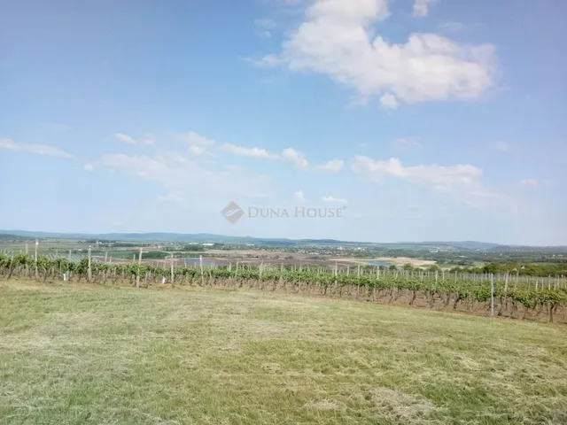Eladó telek Bicske 980 nm