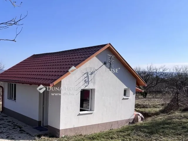 Eladó nyaraló Tata 40 nm