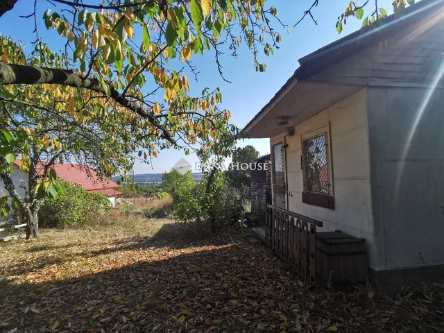 Eladó telek Tata 884 nm
