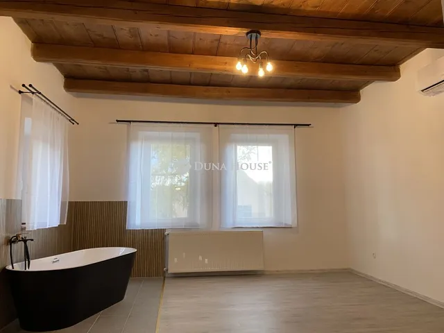 Eladó ház Vértesacsa, József Attila utca 122 nm