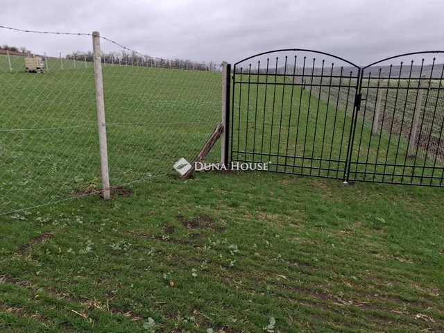 Eladó telek Szomor 1589 nm