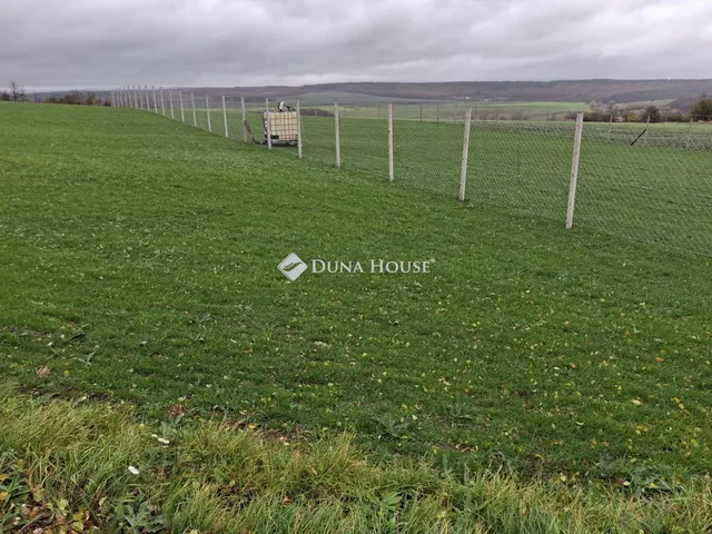 Eladó telek Szomor, Zártkert 1589 nm