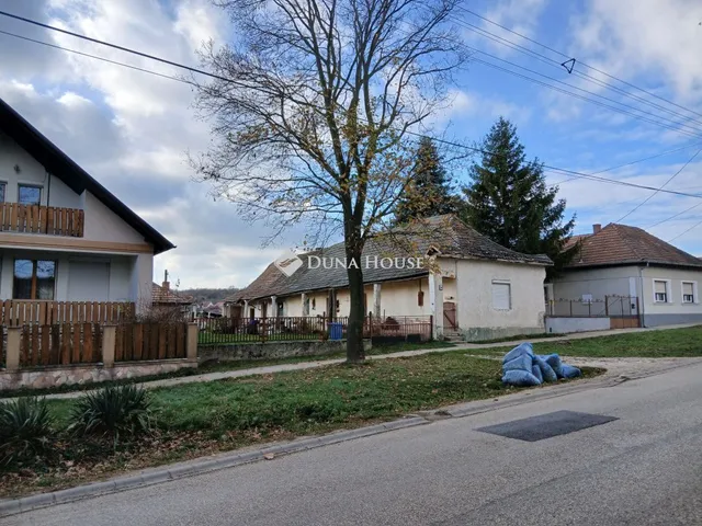 Eladó ház Mány 75 nm