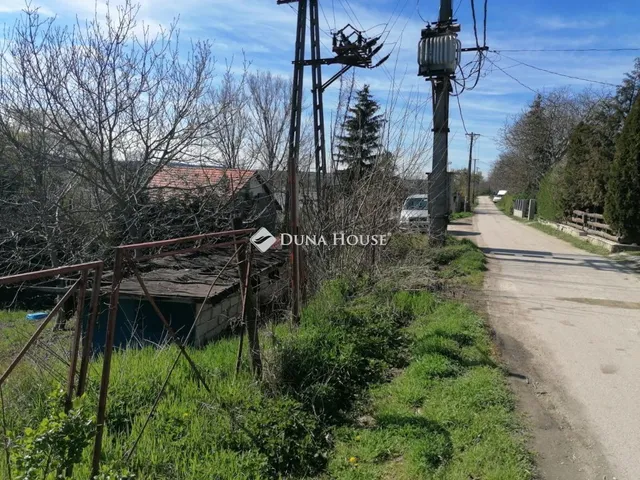 Eladó telek Bicske, Zártkert 1104 nm