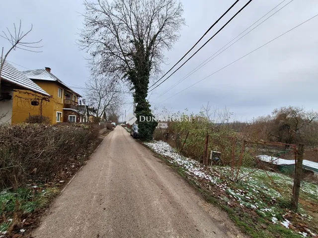 Eladó telek Bicske, Zártkert 1104 nm