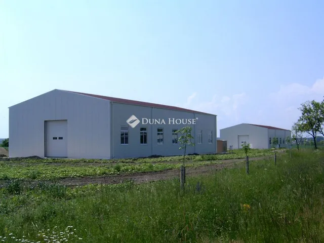 Eladó kereskedelmi és ipari ingatlan Kisbér 600 nm