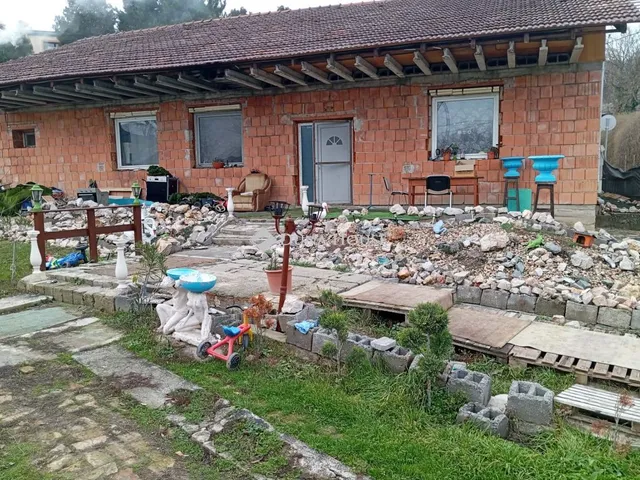 Eladó ház Dunaújváros, Pentelei Molnár János utca 150 nm