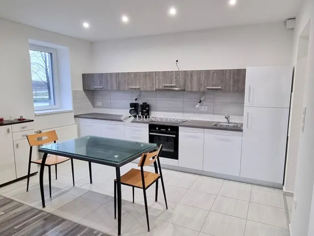 Eladó lakás Bicske, Csákvári utca 32 nm