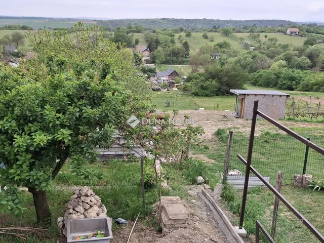 Eladó telek Bicske, Zártkert 500 nm