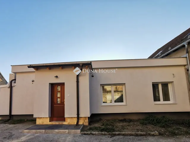 Eladó lakás Tata, Kocsi utca 54 nm